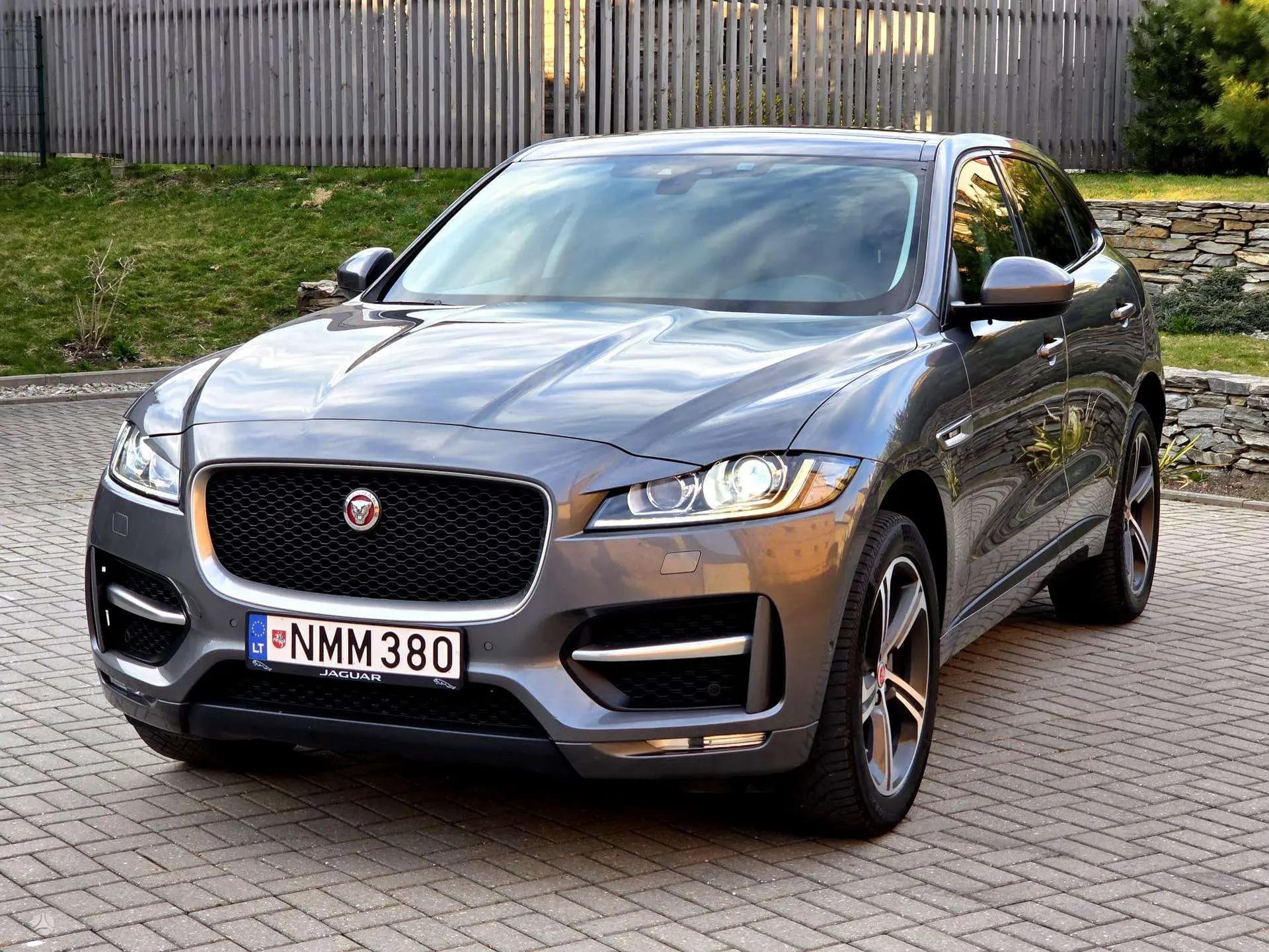 Jaguar F-Pace