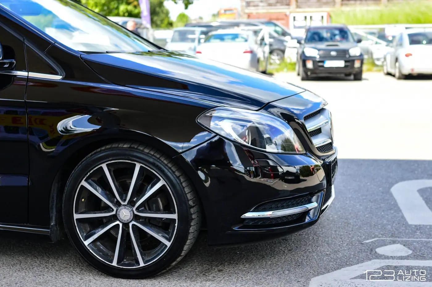 Mercedes-Benz B 180