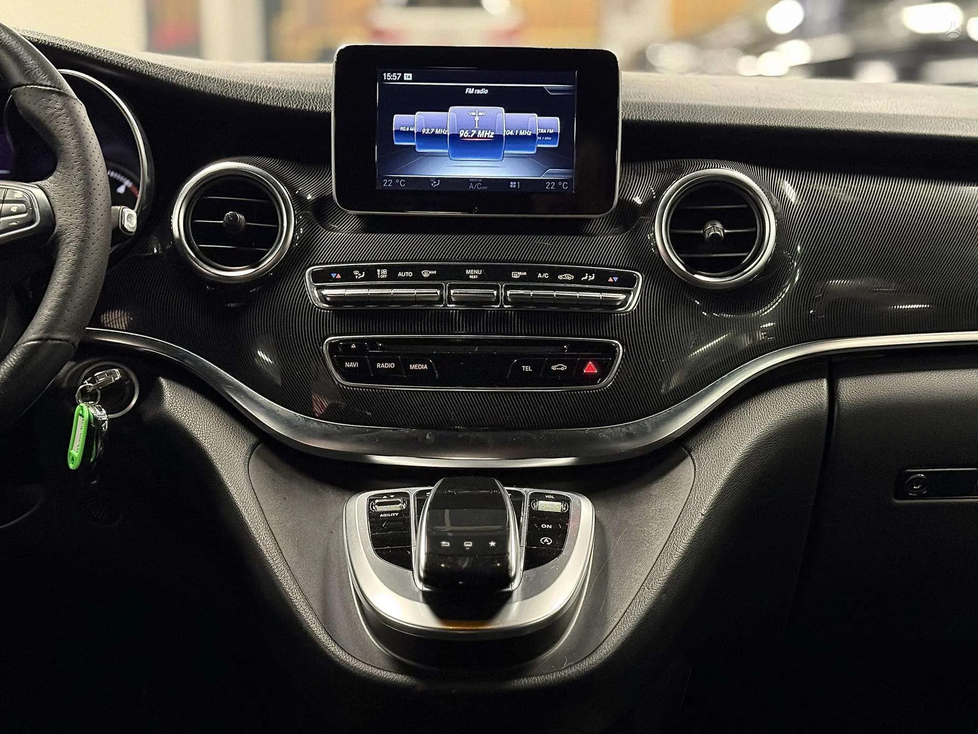 Mercedes-Benz V 220