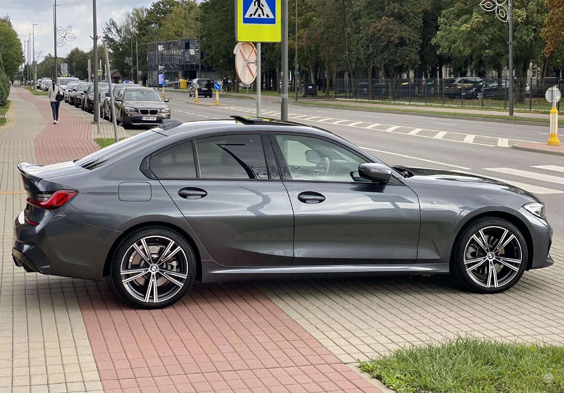 BMW 330