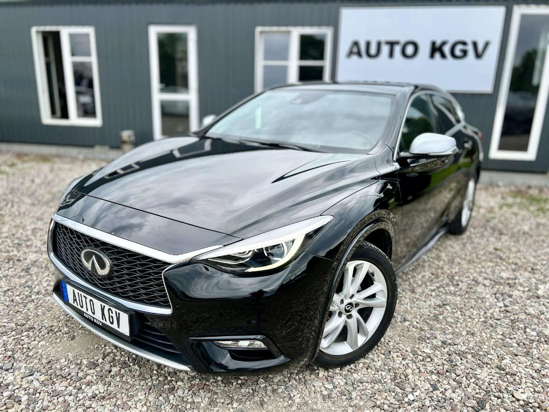 Infiniti Q30