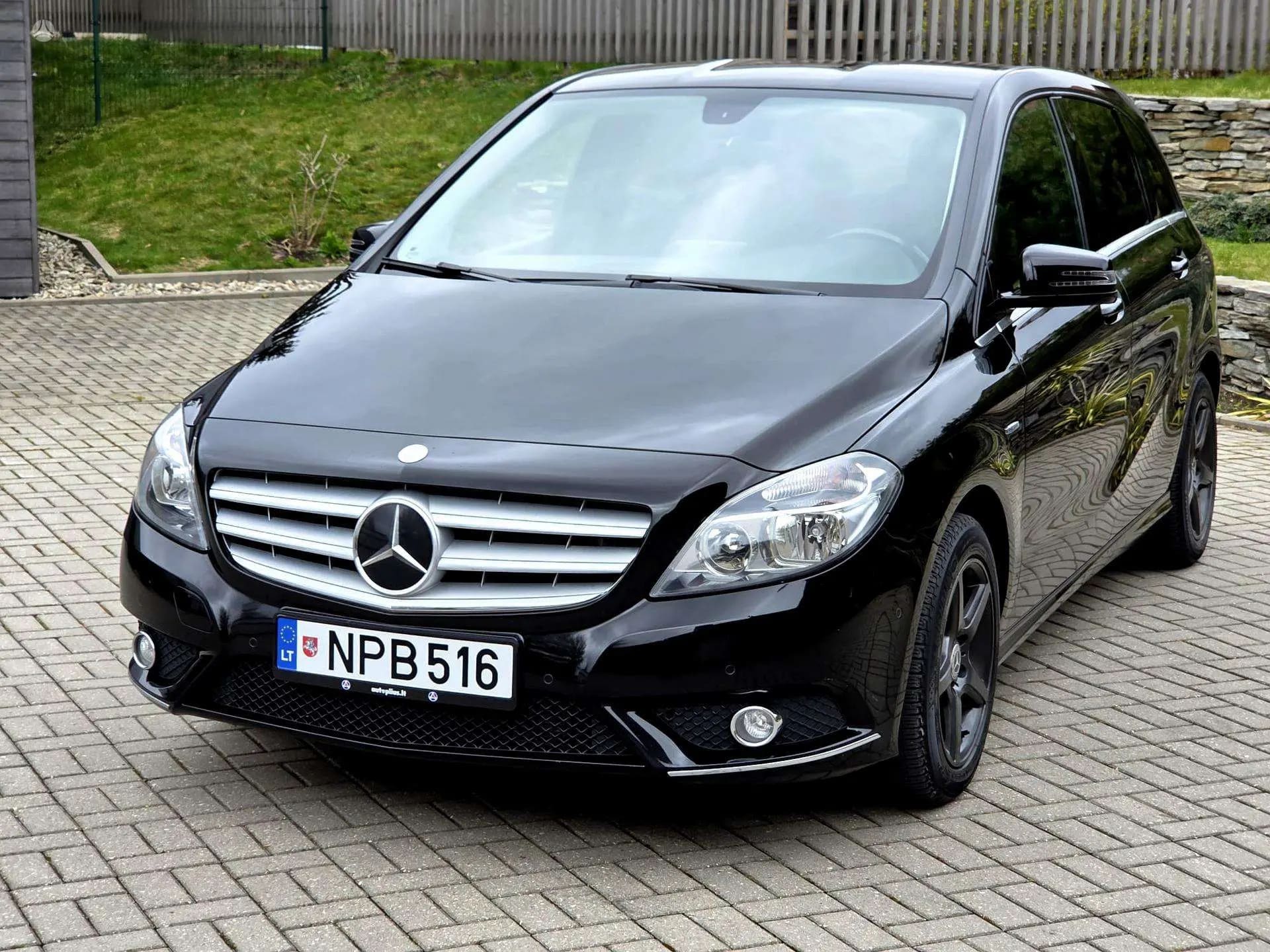 Mercedes-Benz B 180