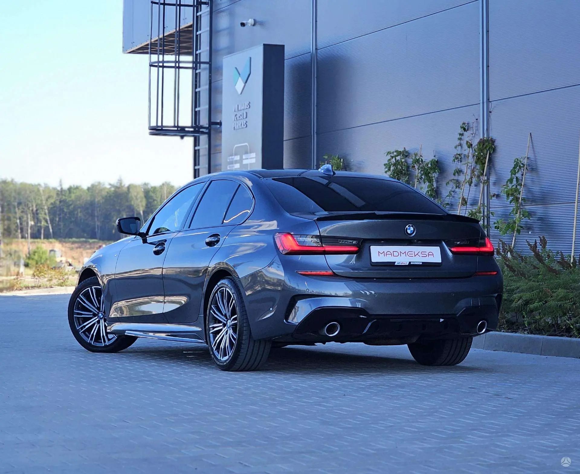 BMW 320