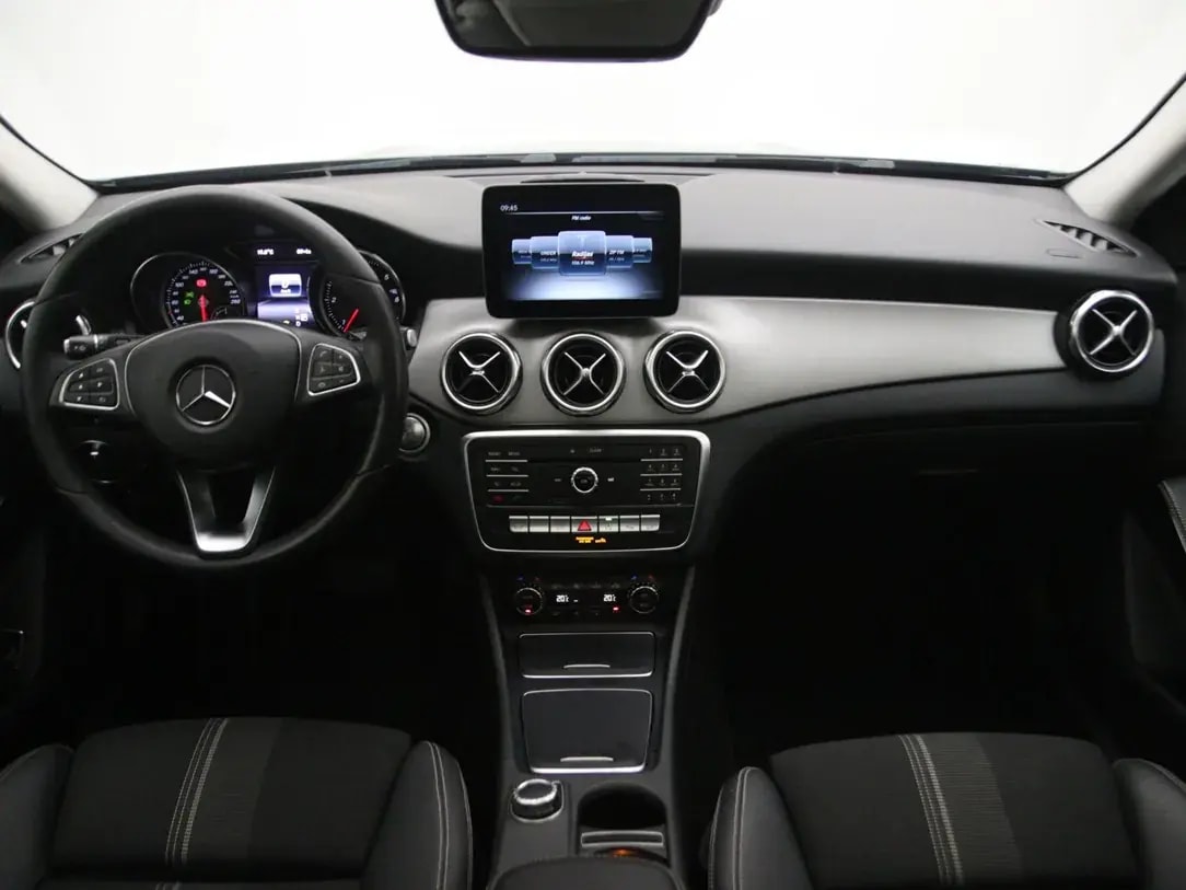 Mercedes-Benz GLA 220