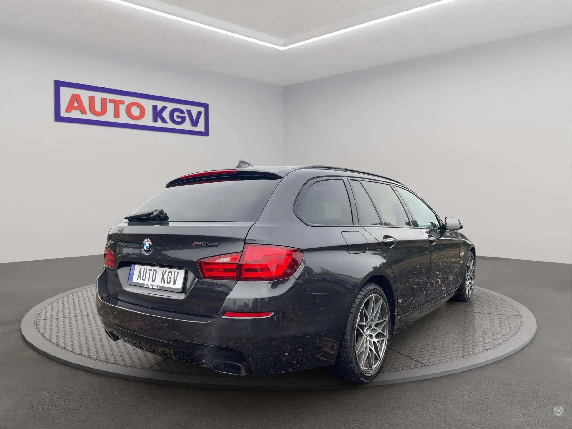 BMW M550