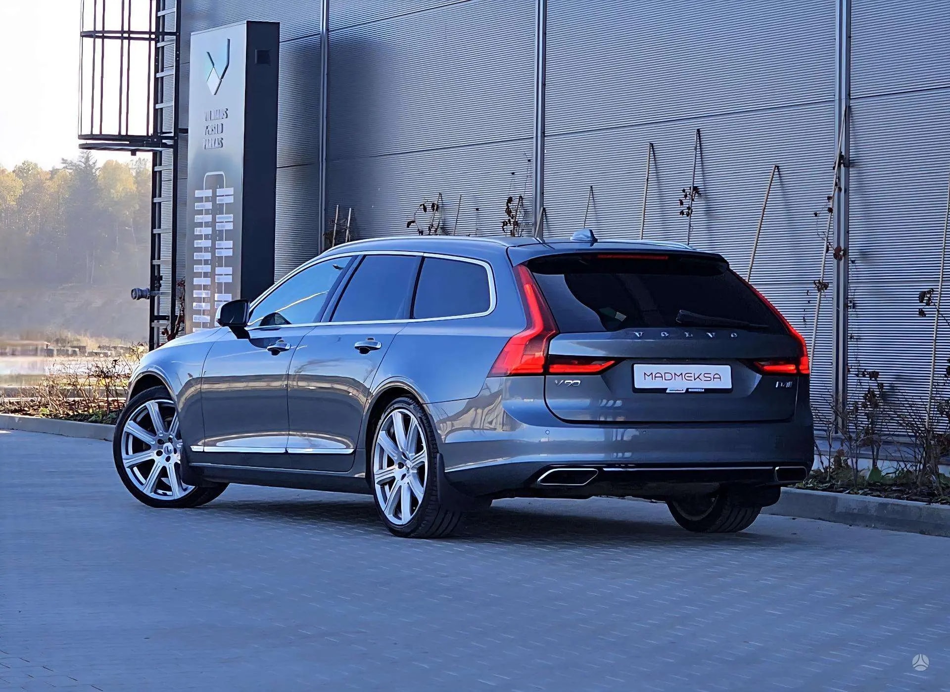 Volvo V90