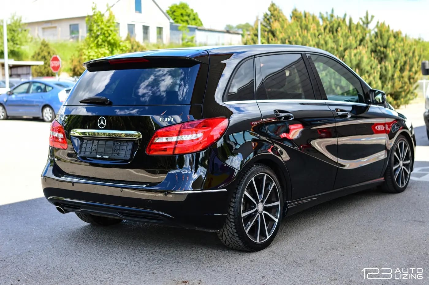 Mercedes-Benz B 180