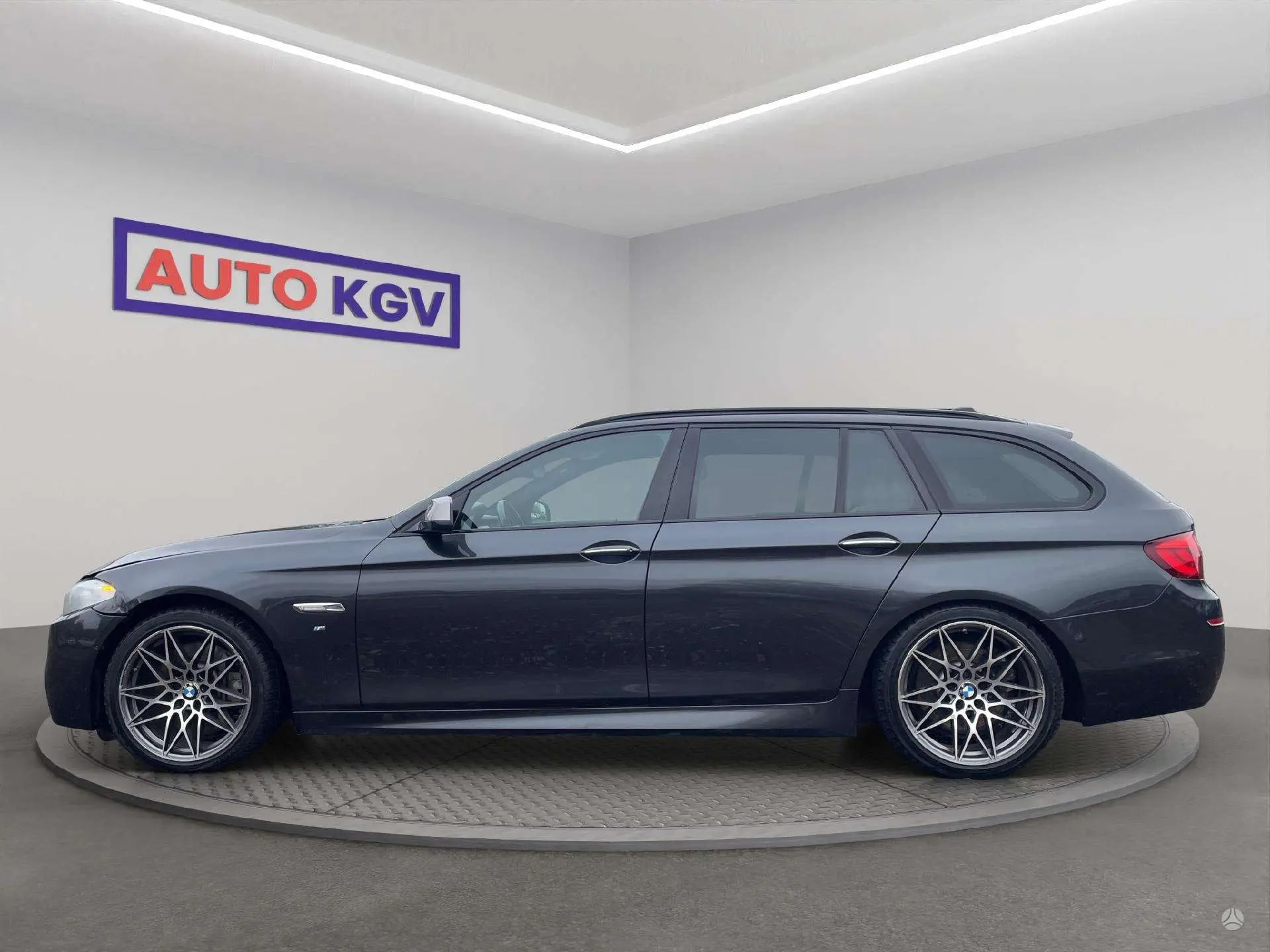 BMW M550