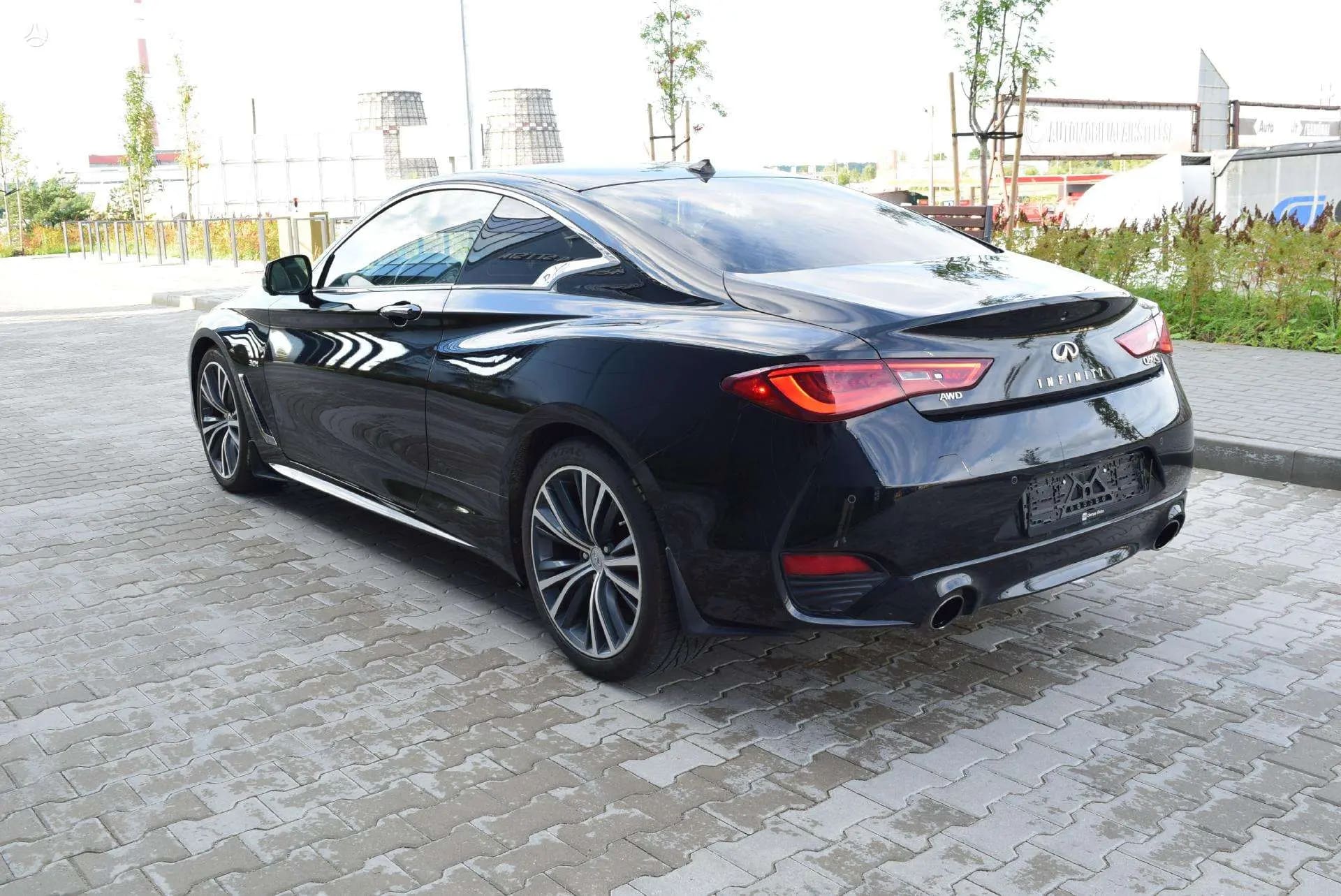 Infiniti Q60