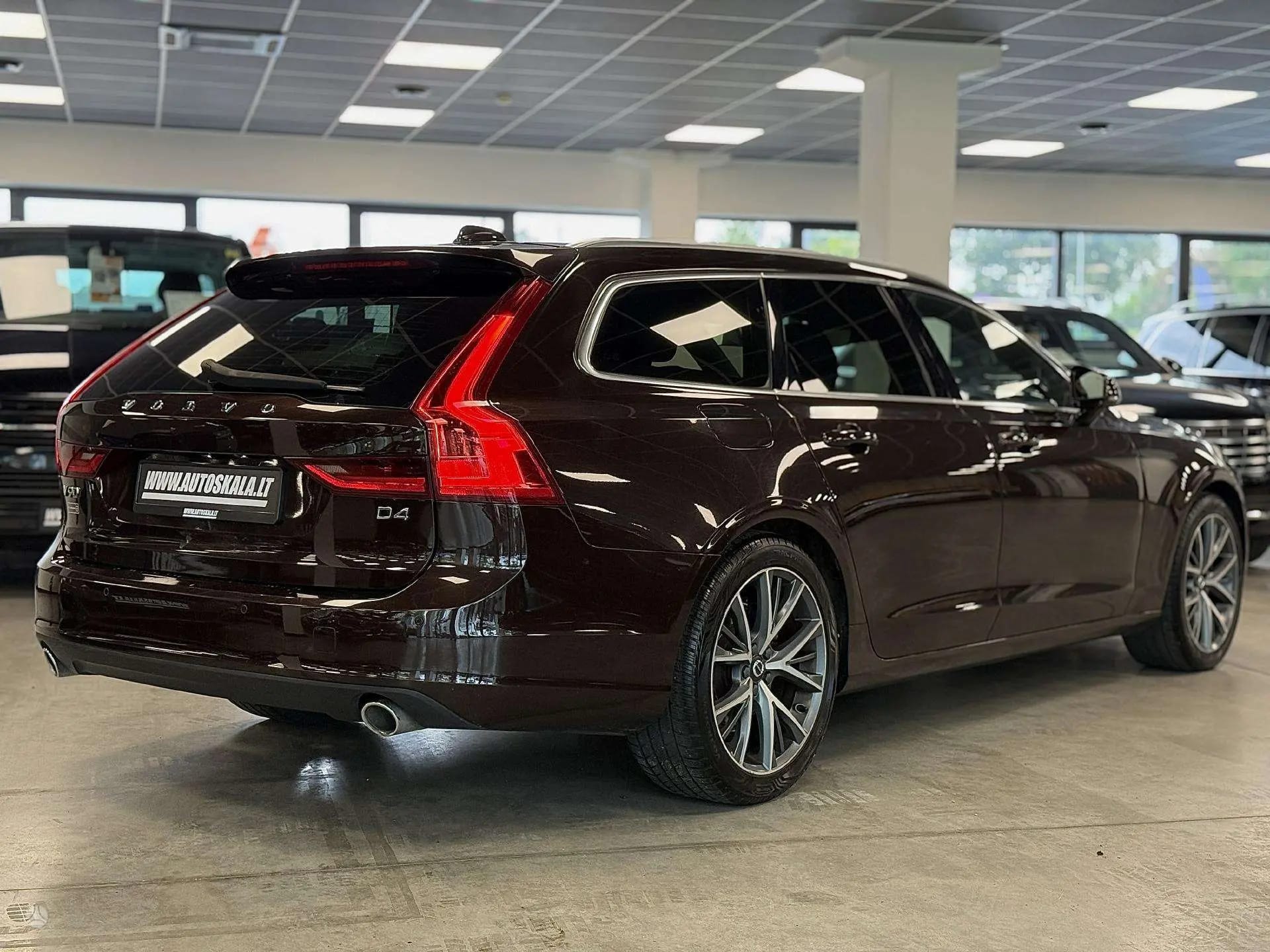 Volvo V90