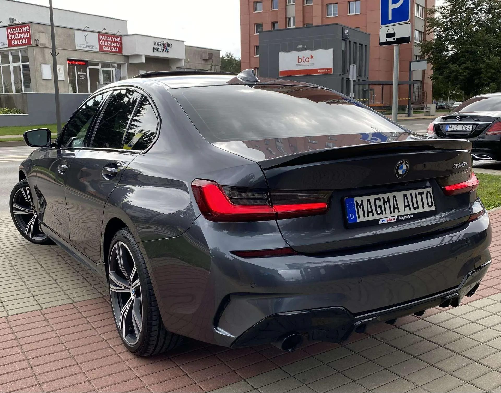 BMW 330