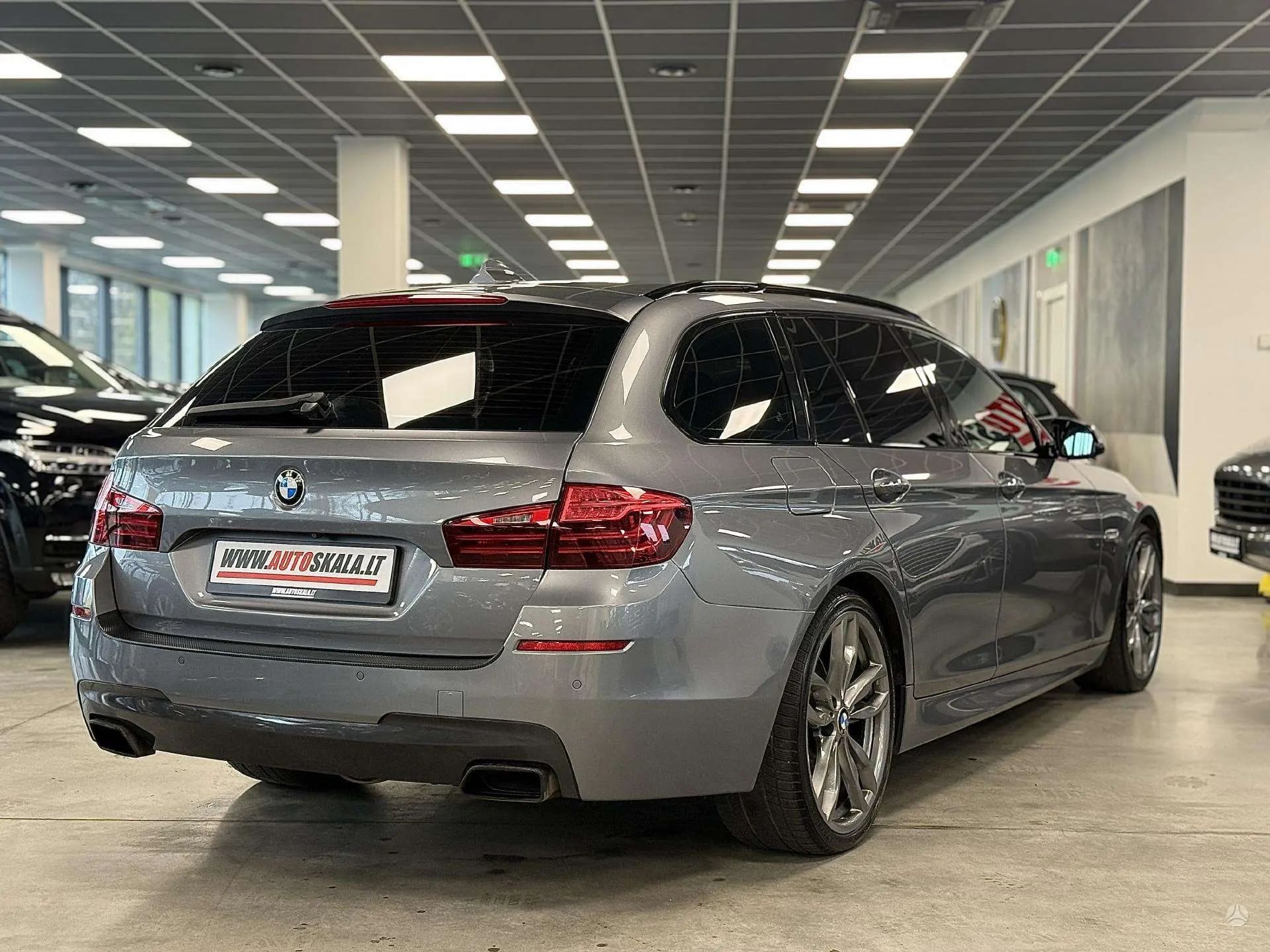 BMW M550