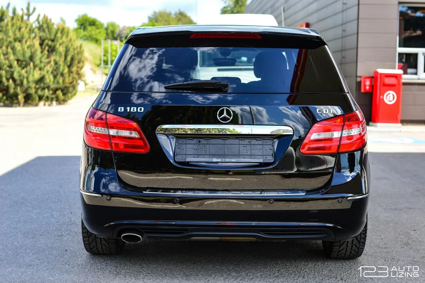 Mercedes-Benz B 180