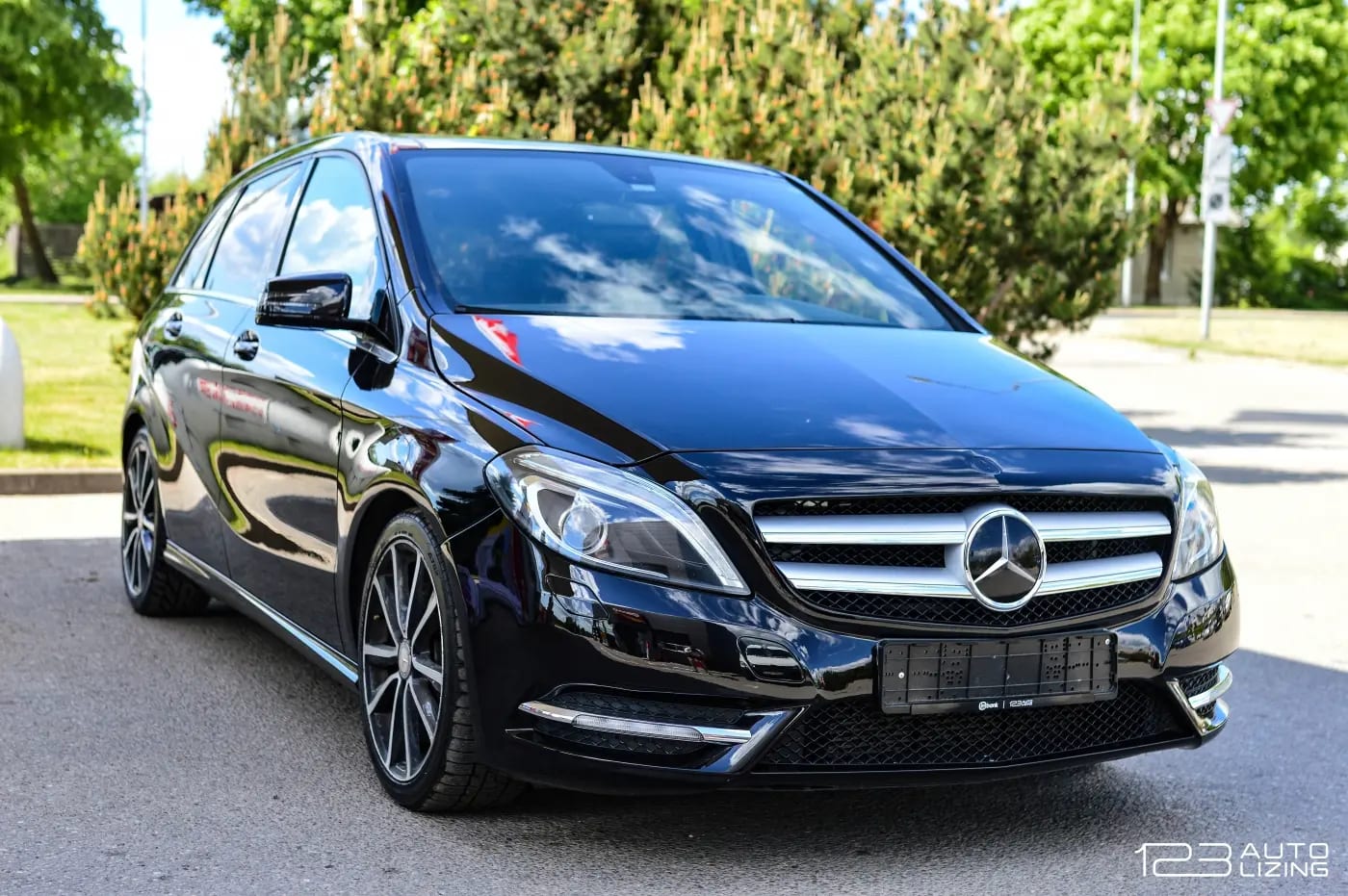 Mercedes-Benz B 180