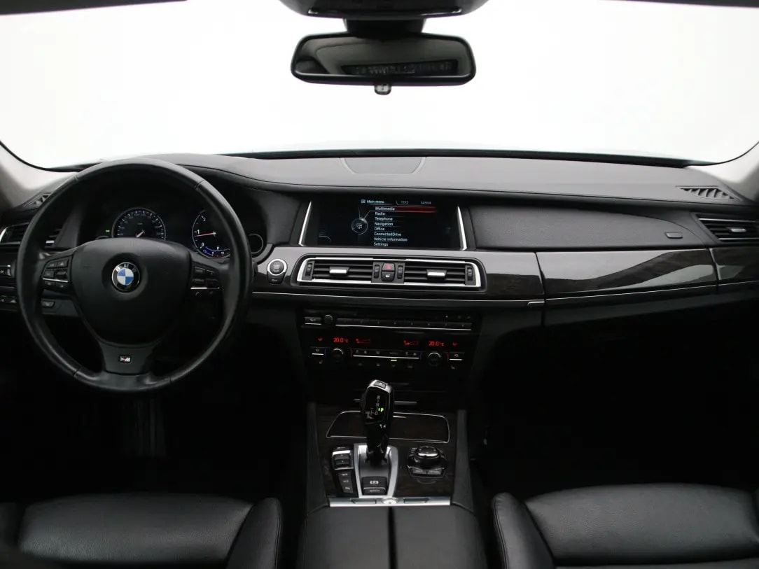 BMW 730
