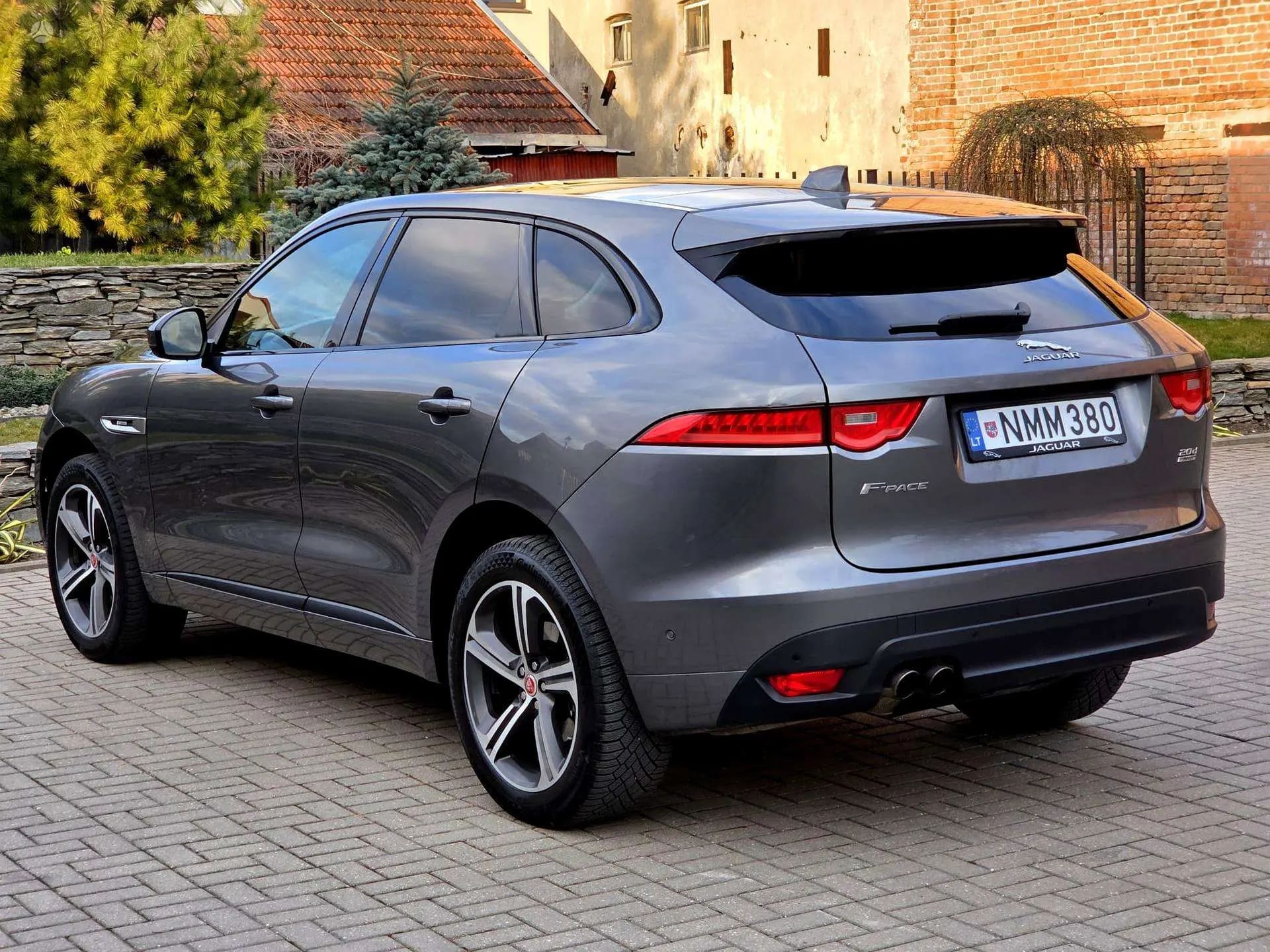 Jaguar F-Pace
