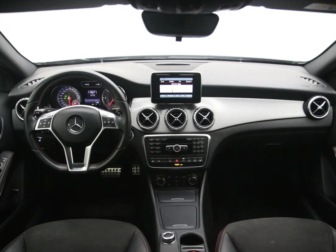 Mercedes-Benz GLA 220