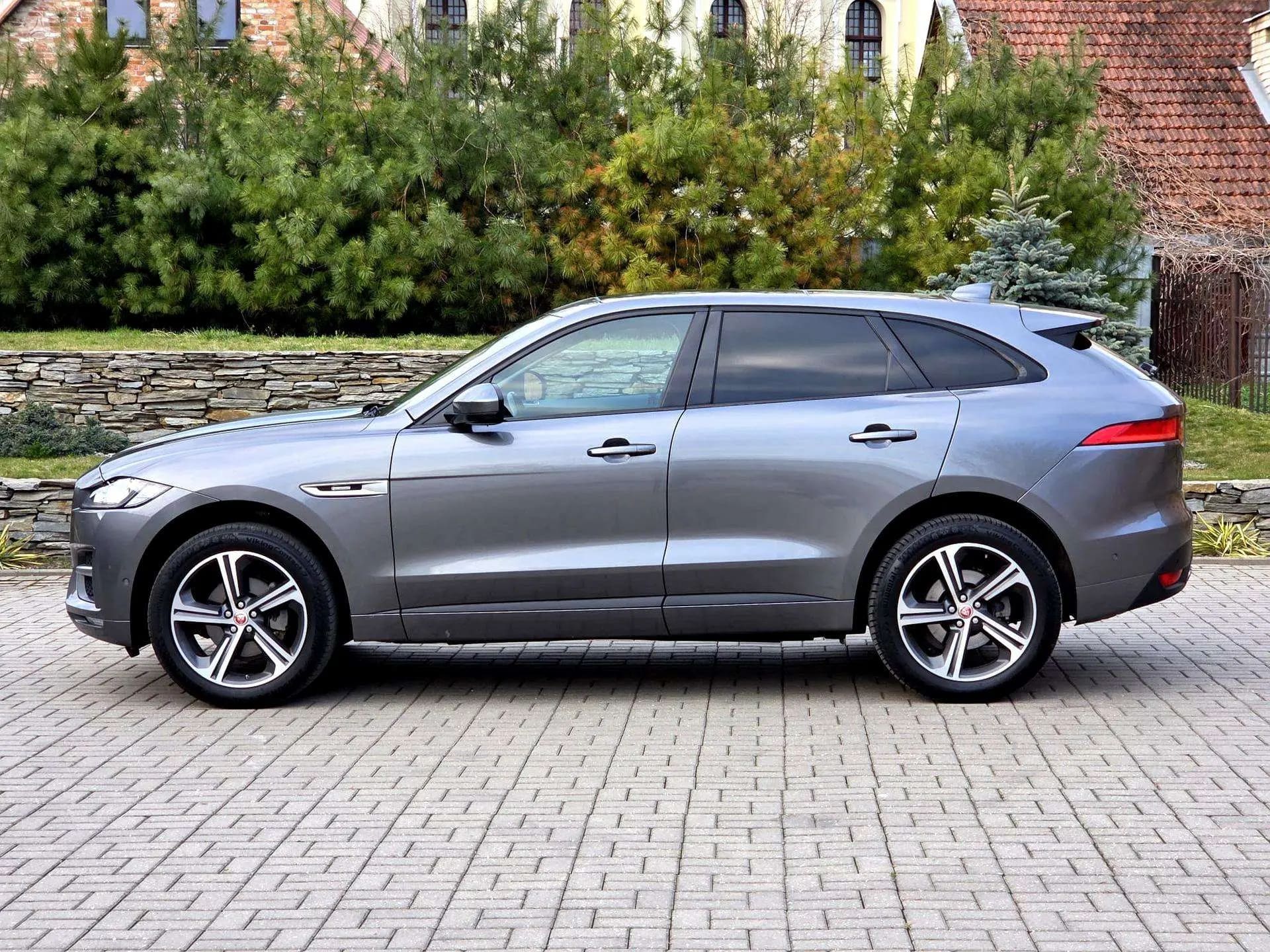 Jaguar F-Pace