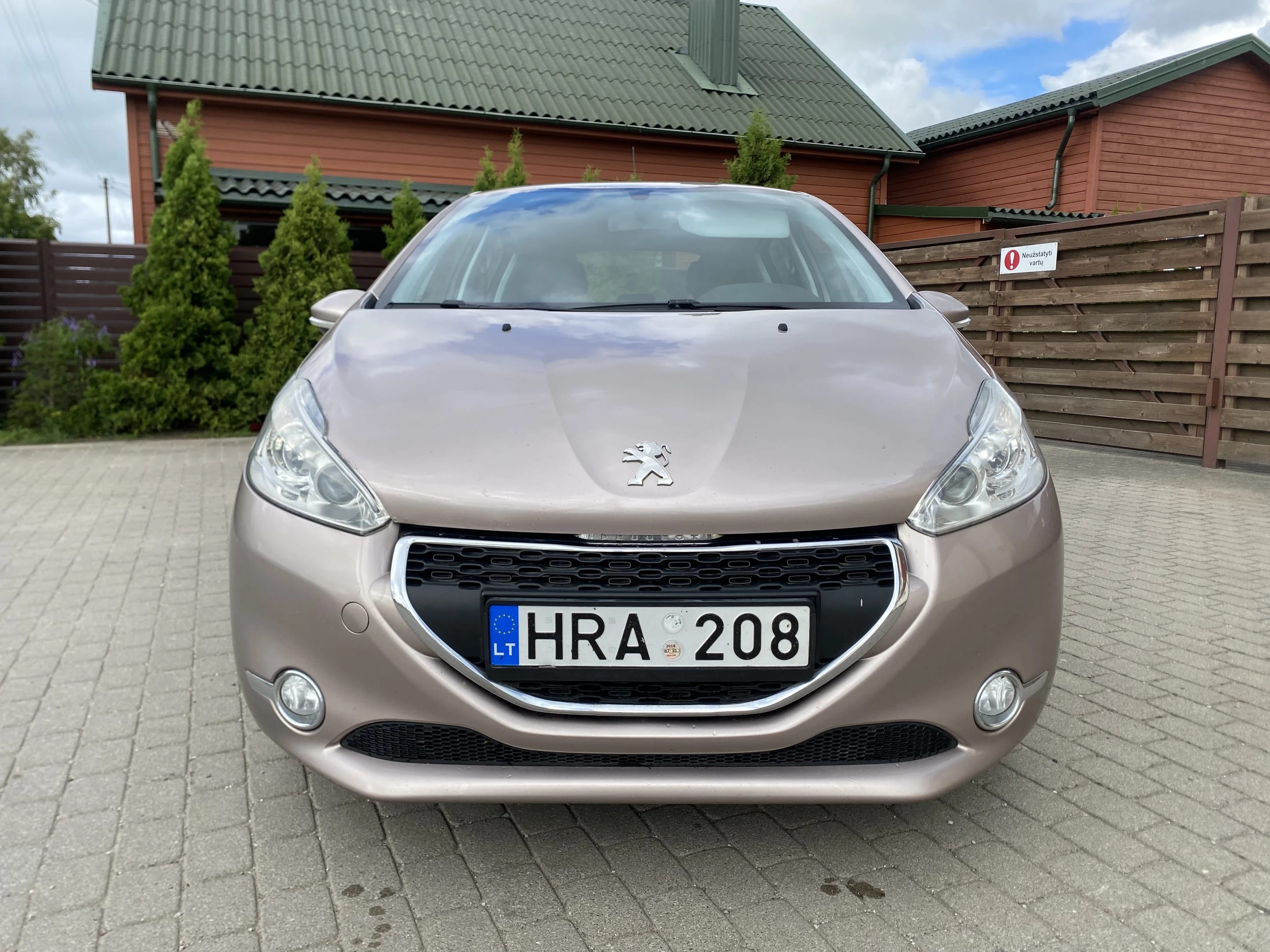 Peugeot 208