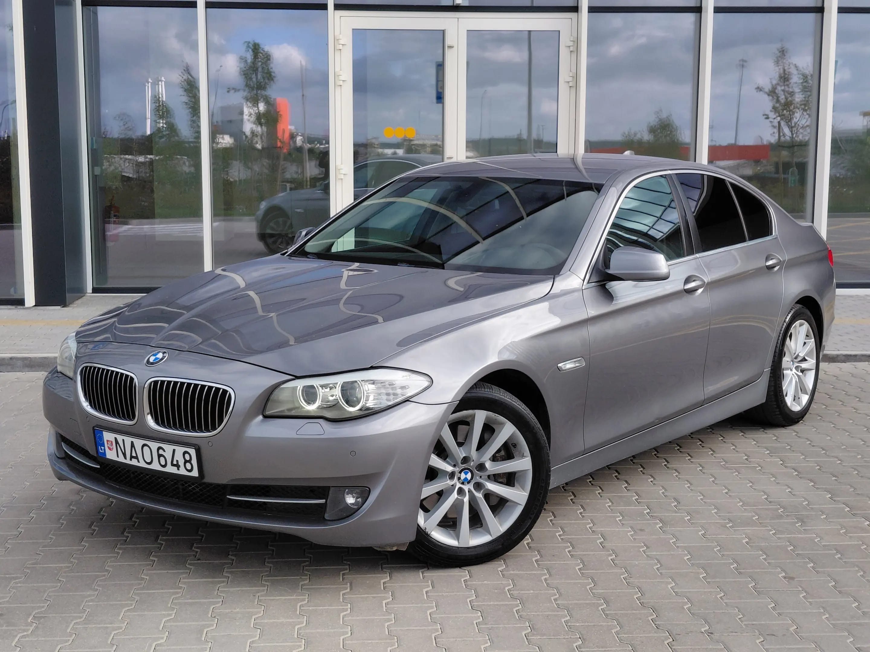 BMW 525