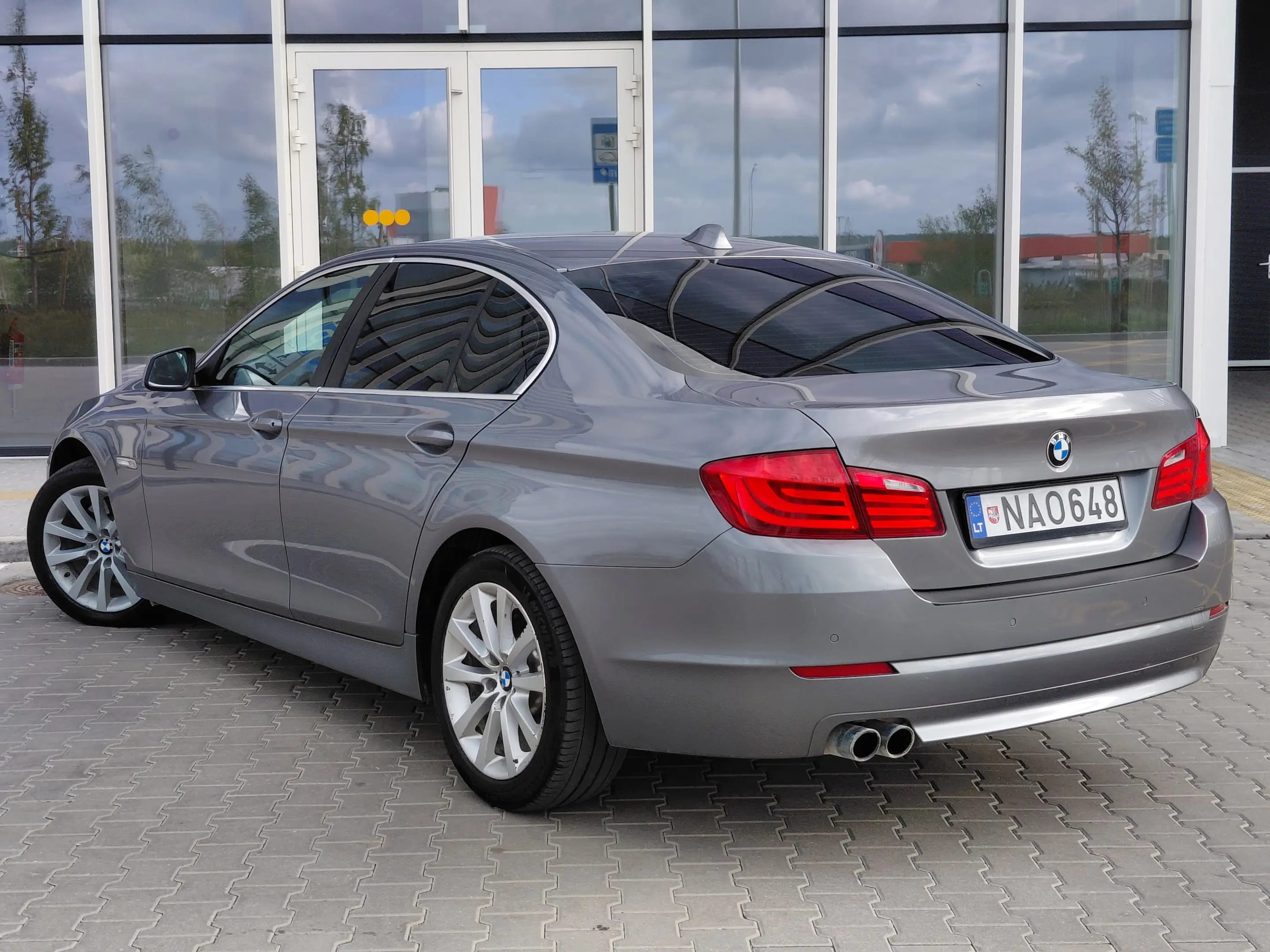 BMW 525