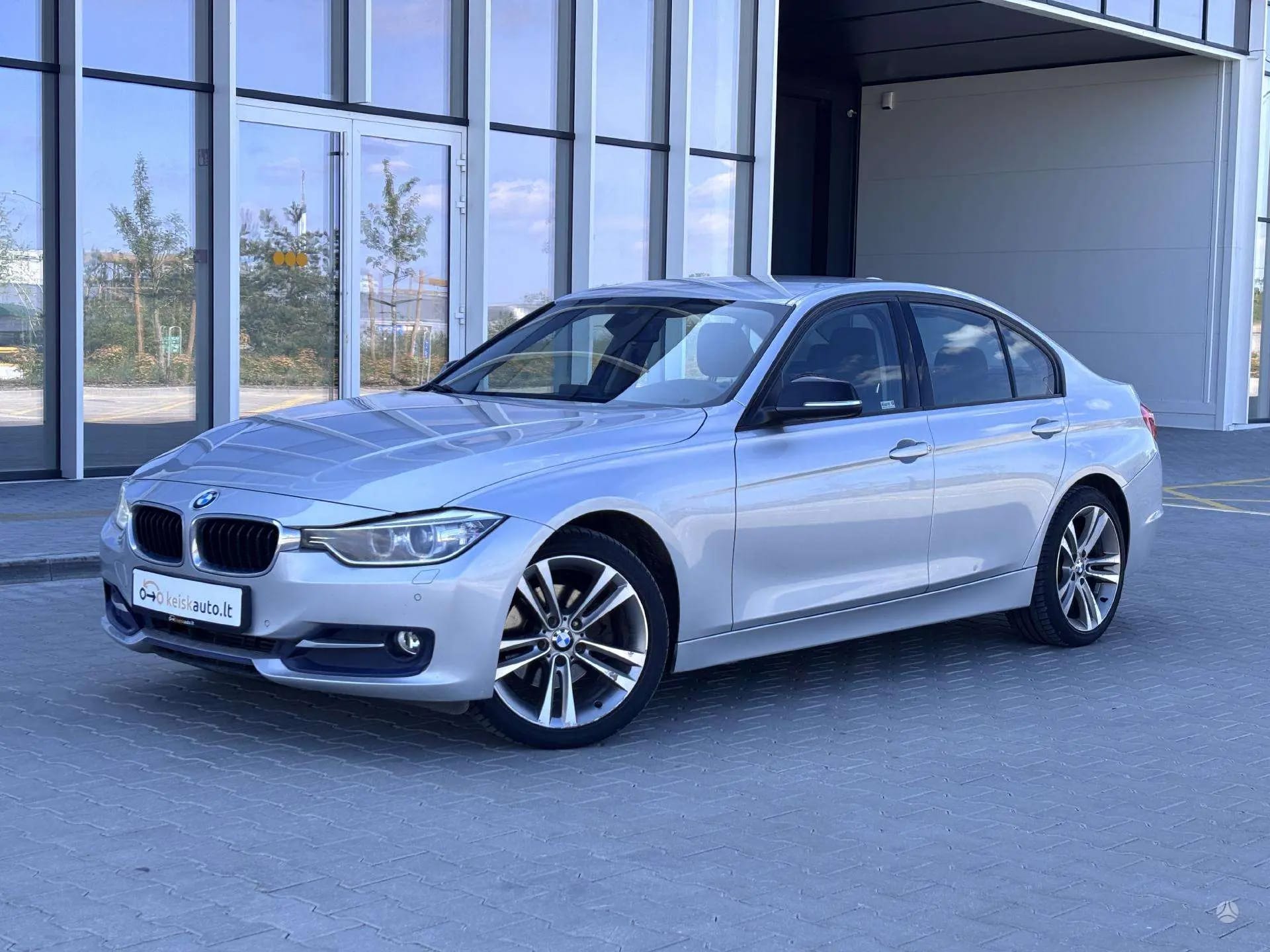 BMW 320