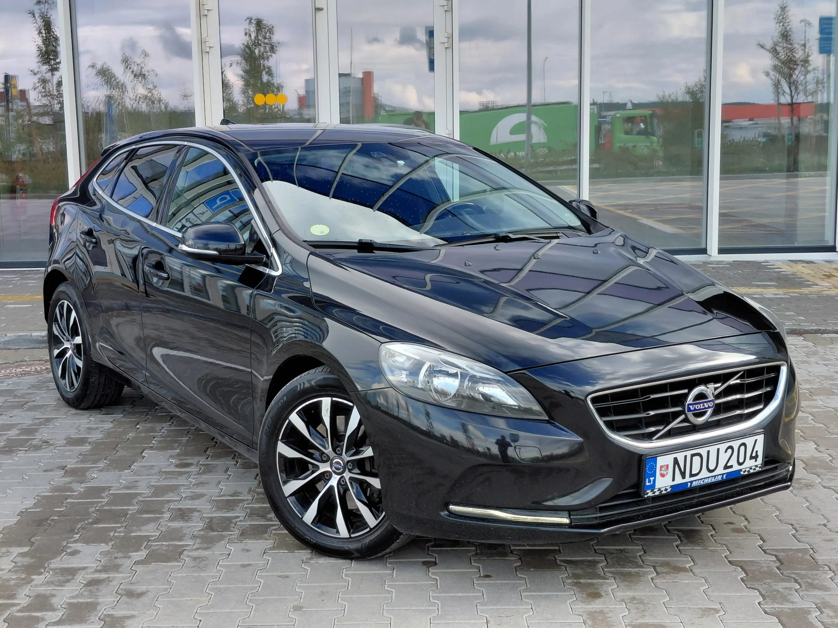 Volvo V40