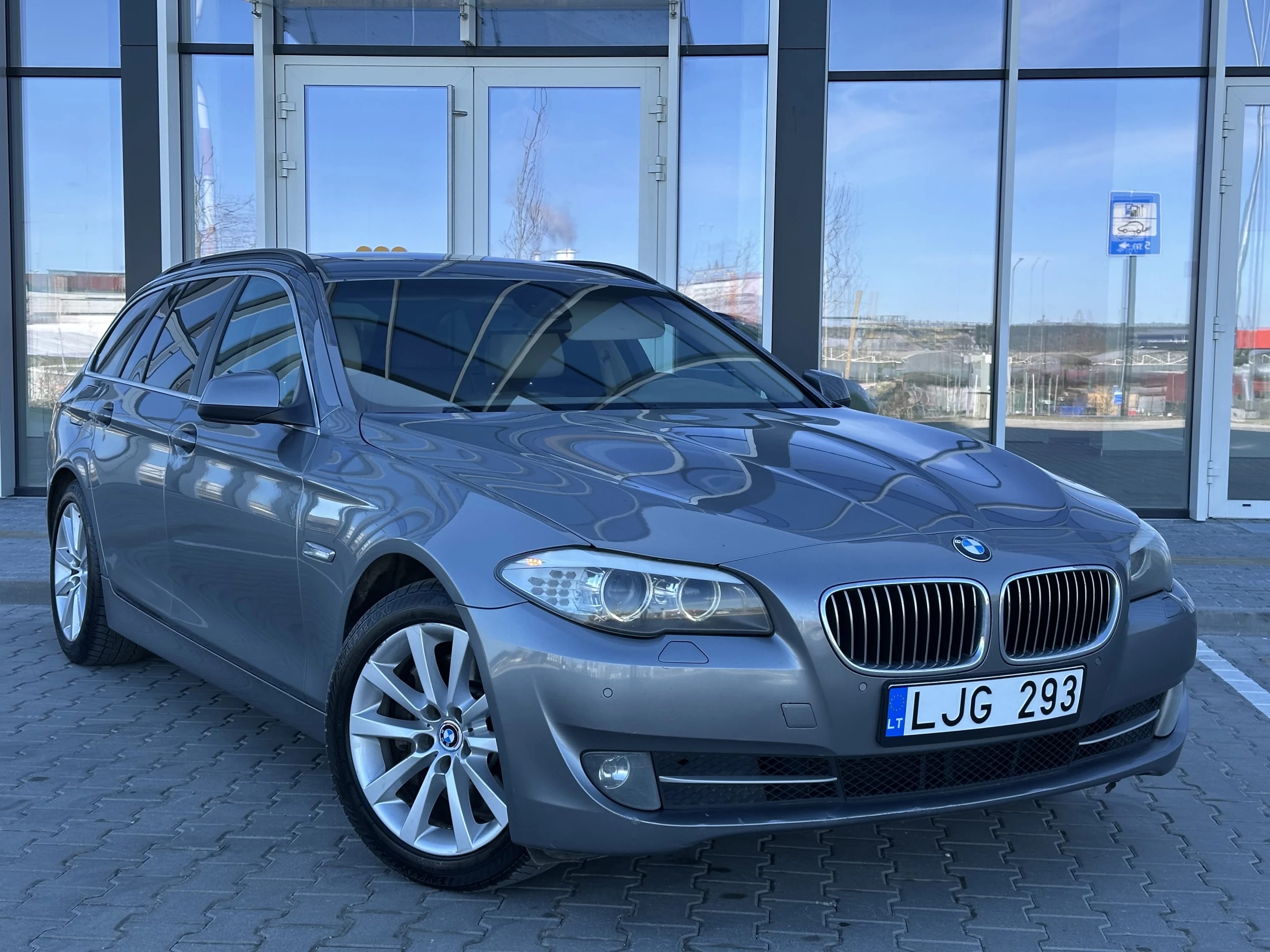 BMW 525