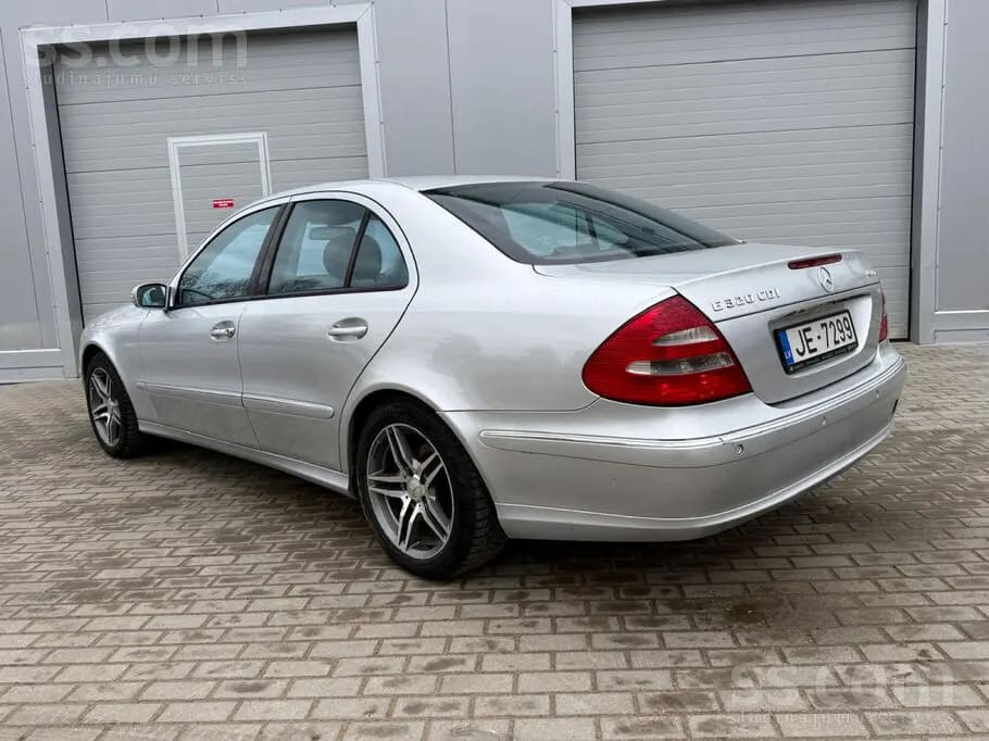 Mercedes-Benz E 320
