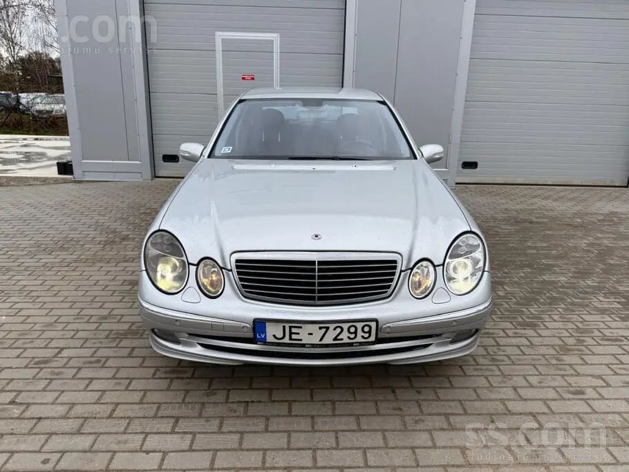 Mercedes-Benz E 320