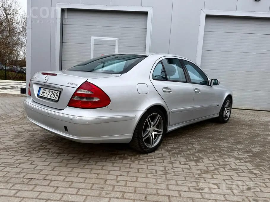Mercedes-Benz E 320