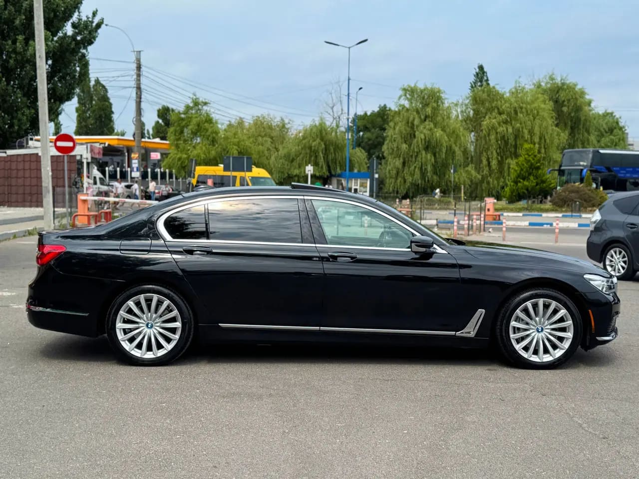 BMW 730
