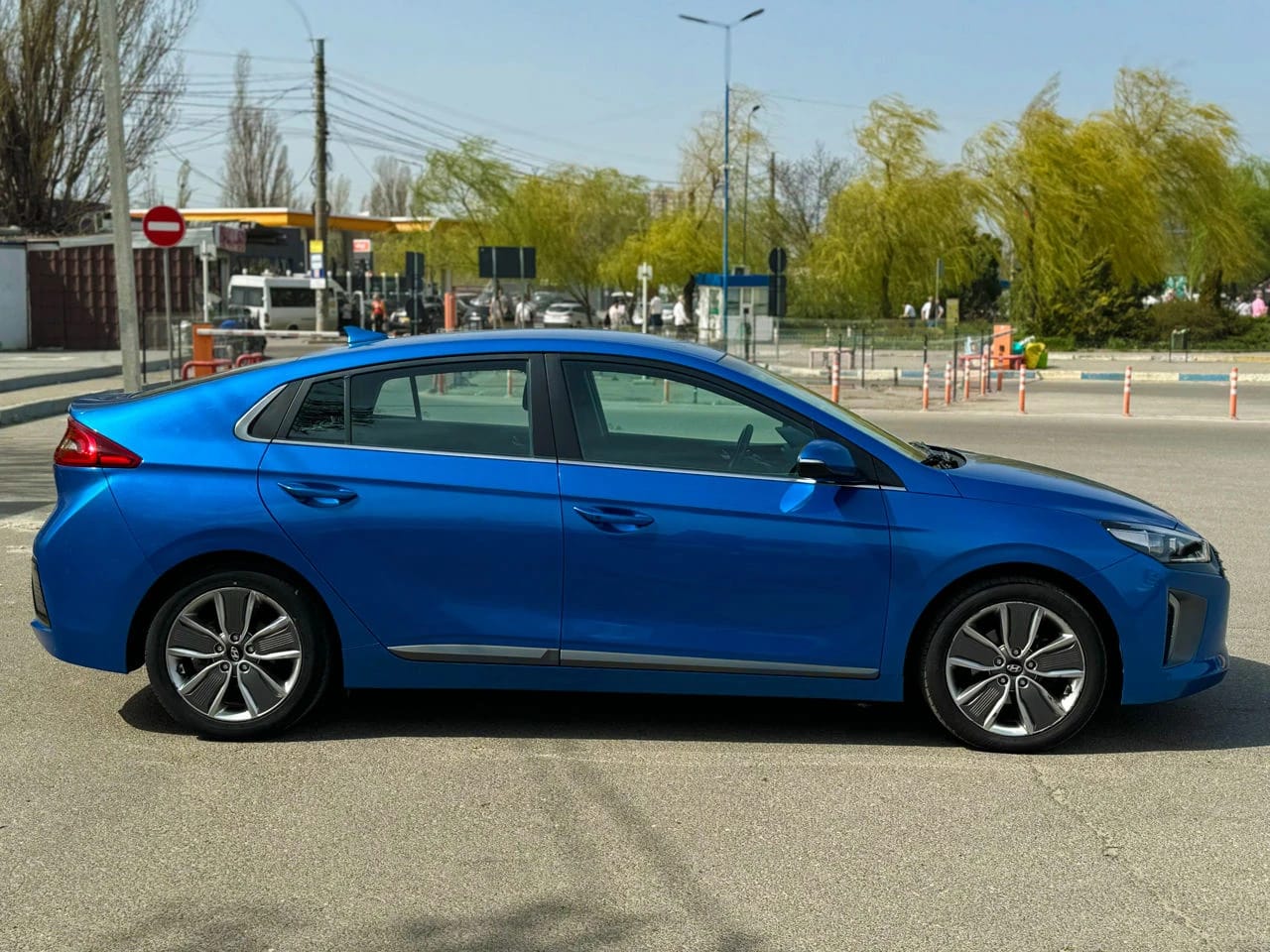 Hyundai IONIQ