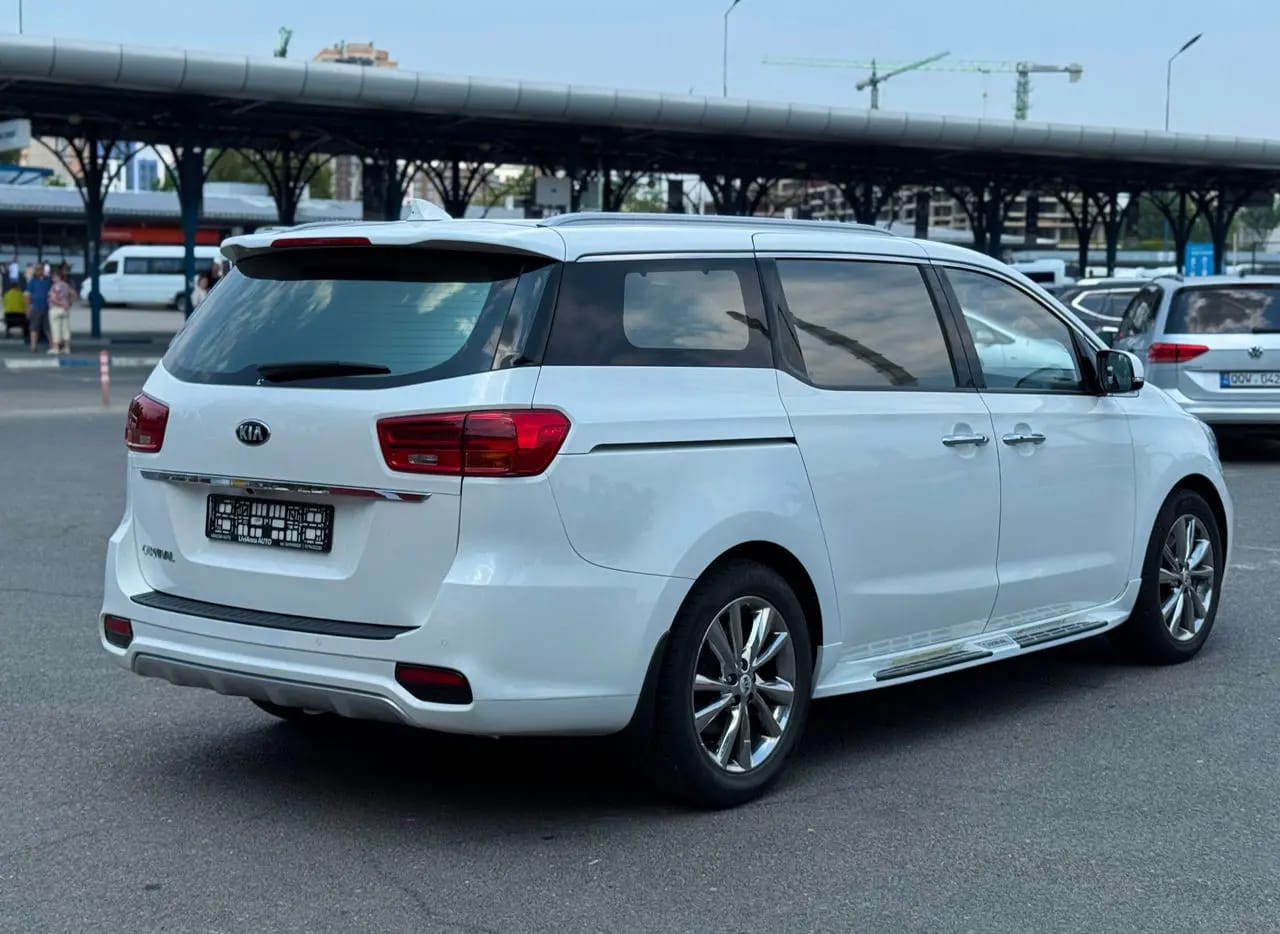 Kia Carnival