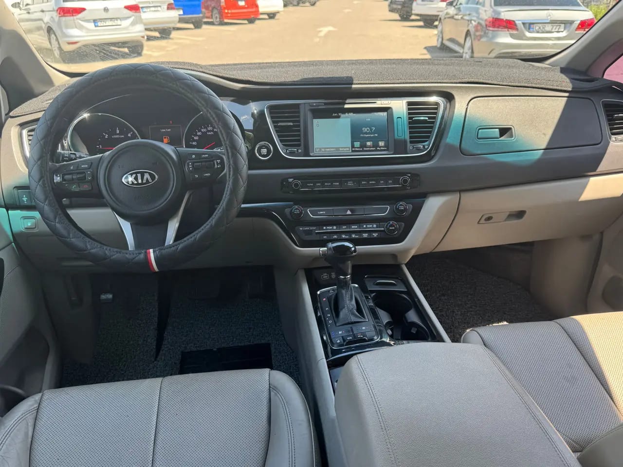 Kia Carnival