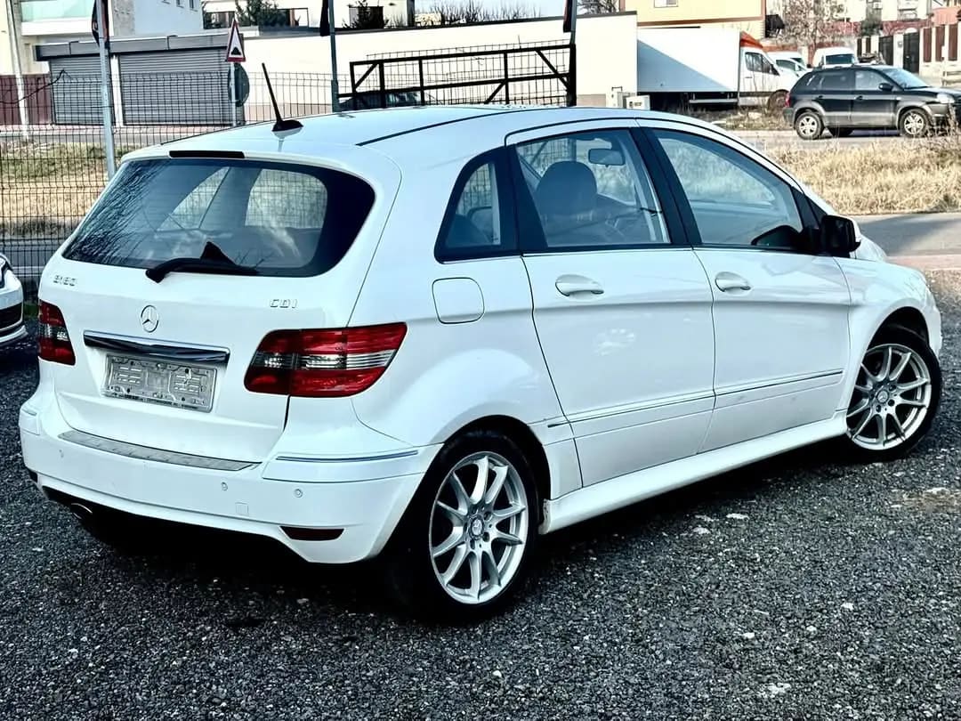 Mercedes-Benz B 200
