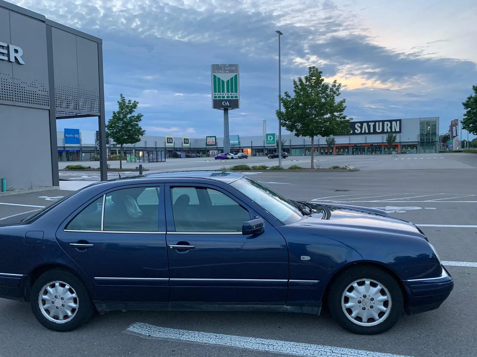 Mercedes-Benz E 230