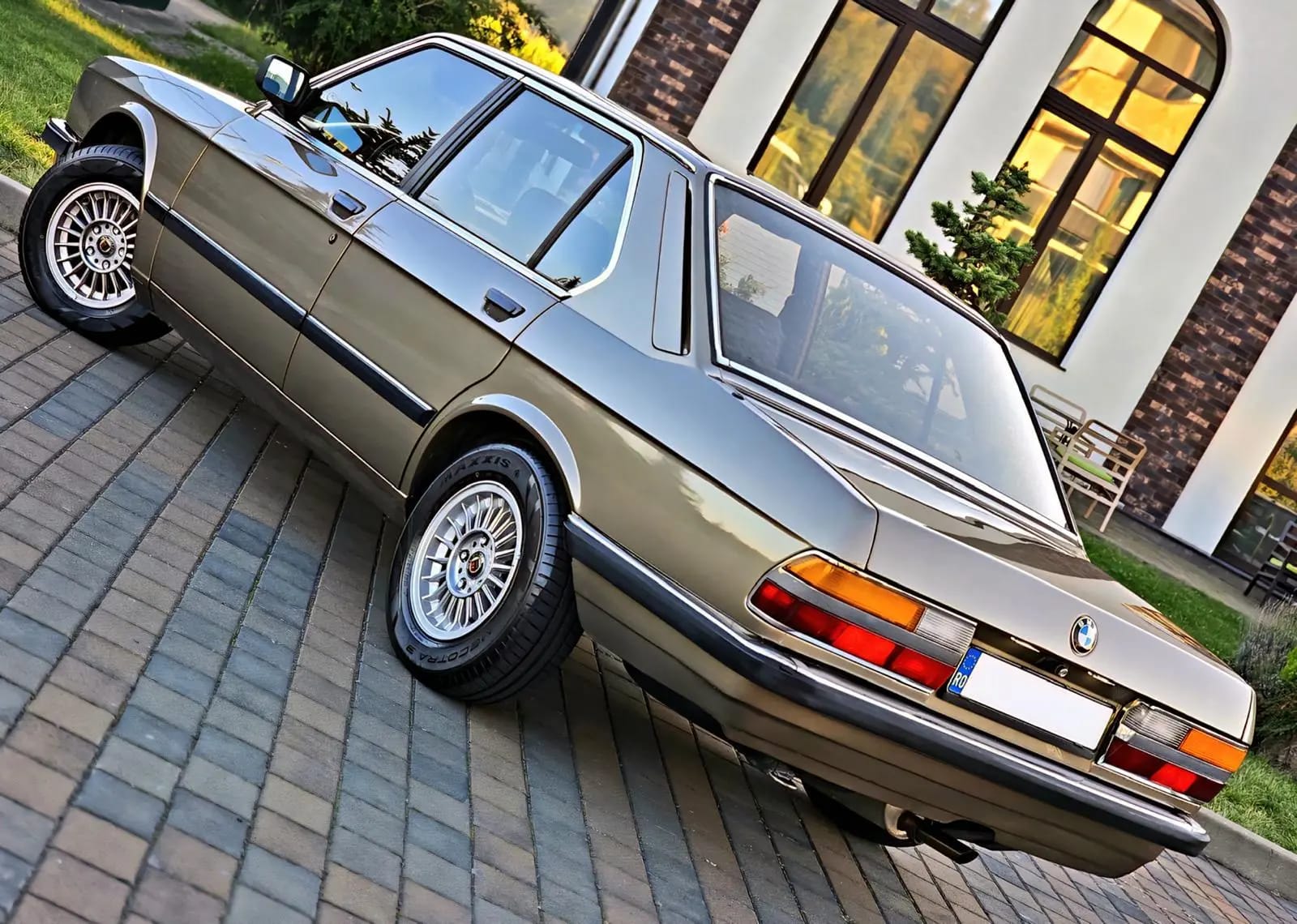 BMW 518