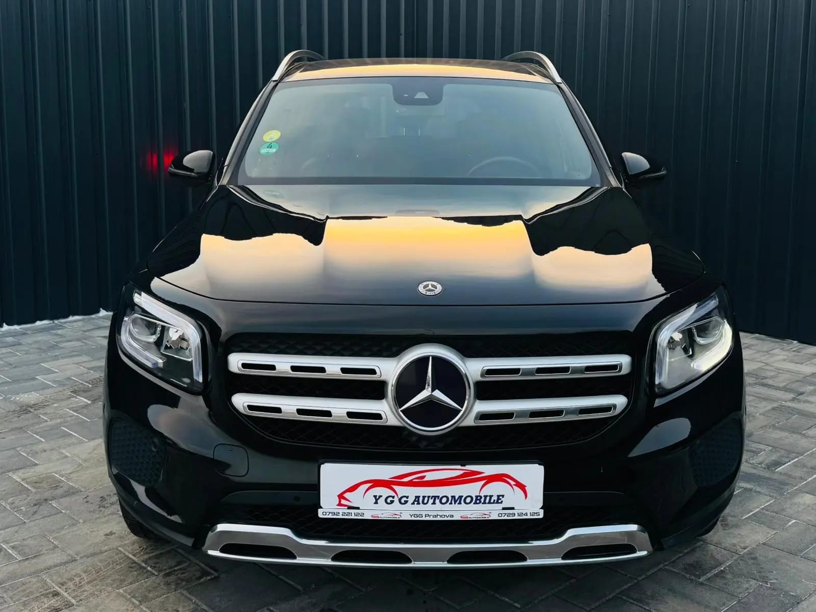 Mercedes-Benz GLB 220
