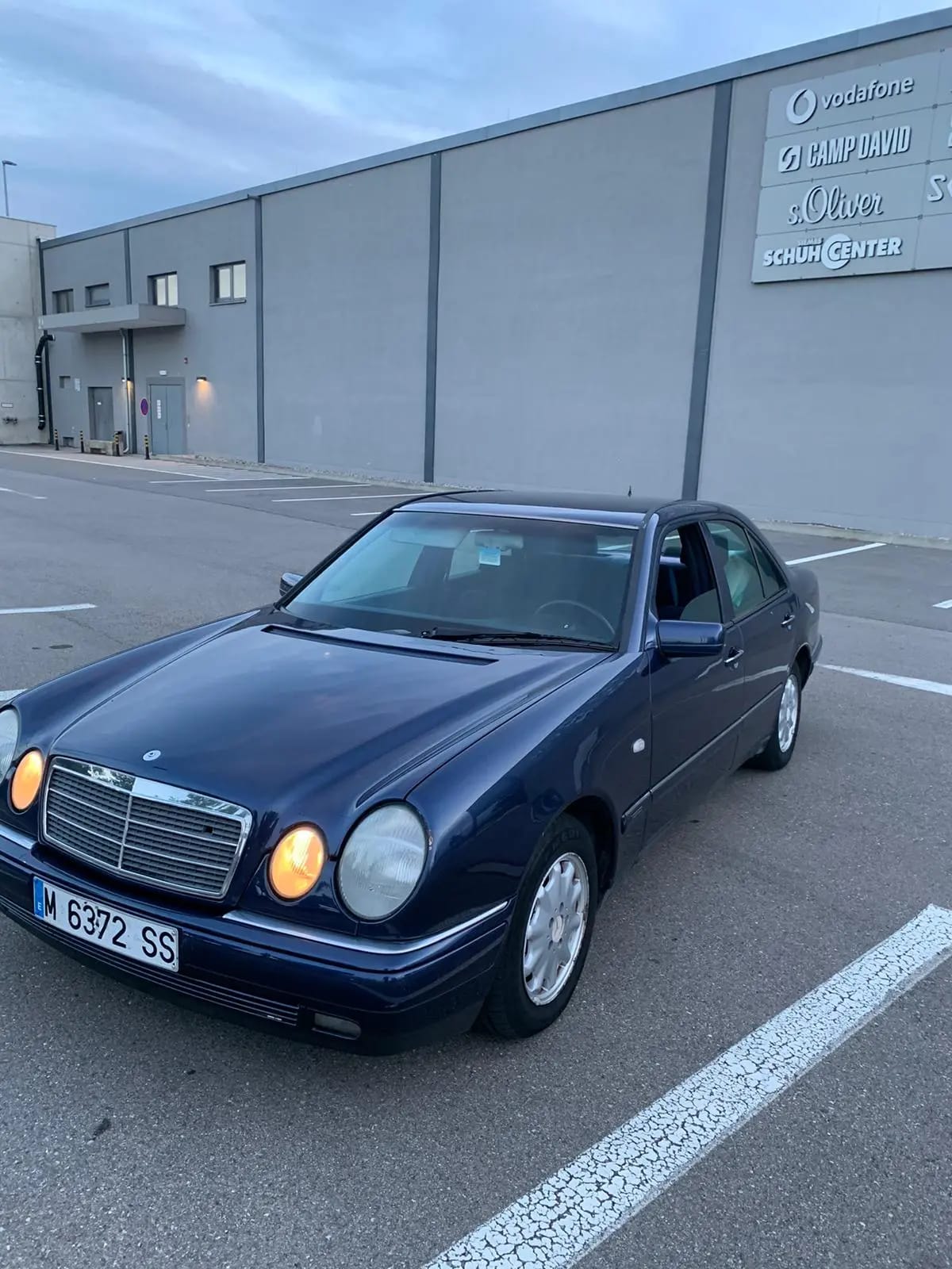 Mercedes-Benz E 230