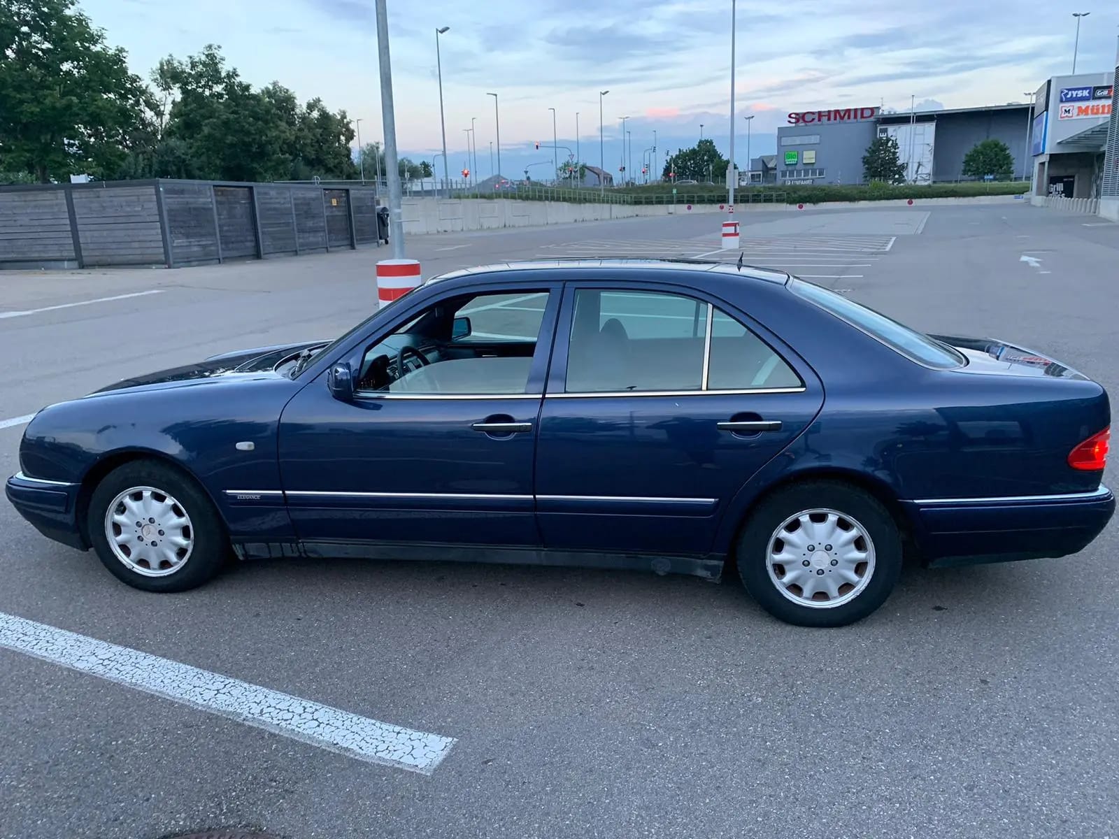 Mercedes-Benz E 230