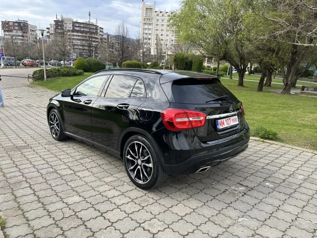 Mercedes-Benz GLA 220