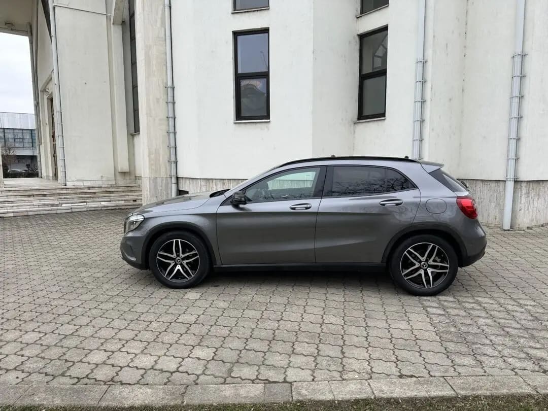 Mercedes-Benz GLA 200