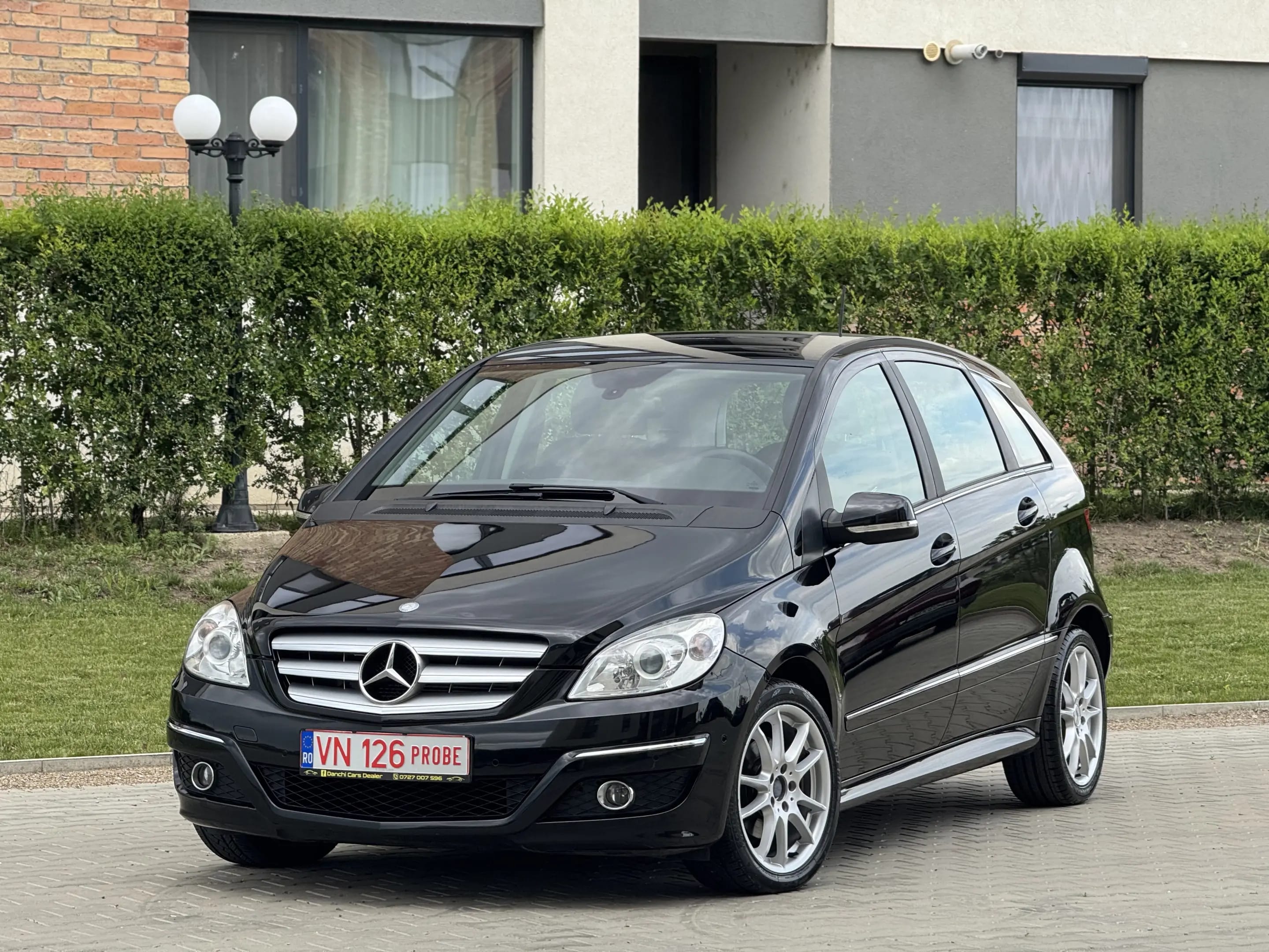 Mercedes-Benz B 180