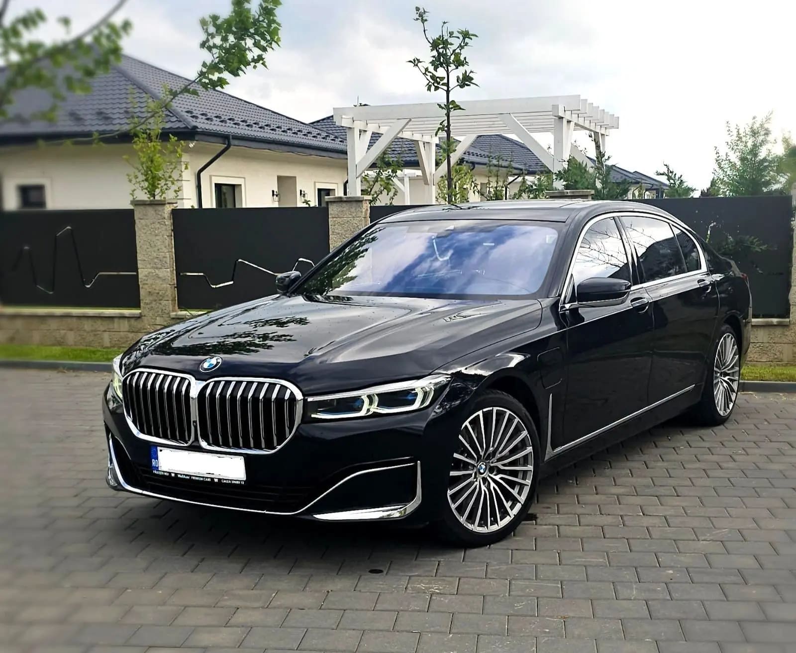 BMW 745
