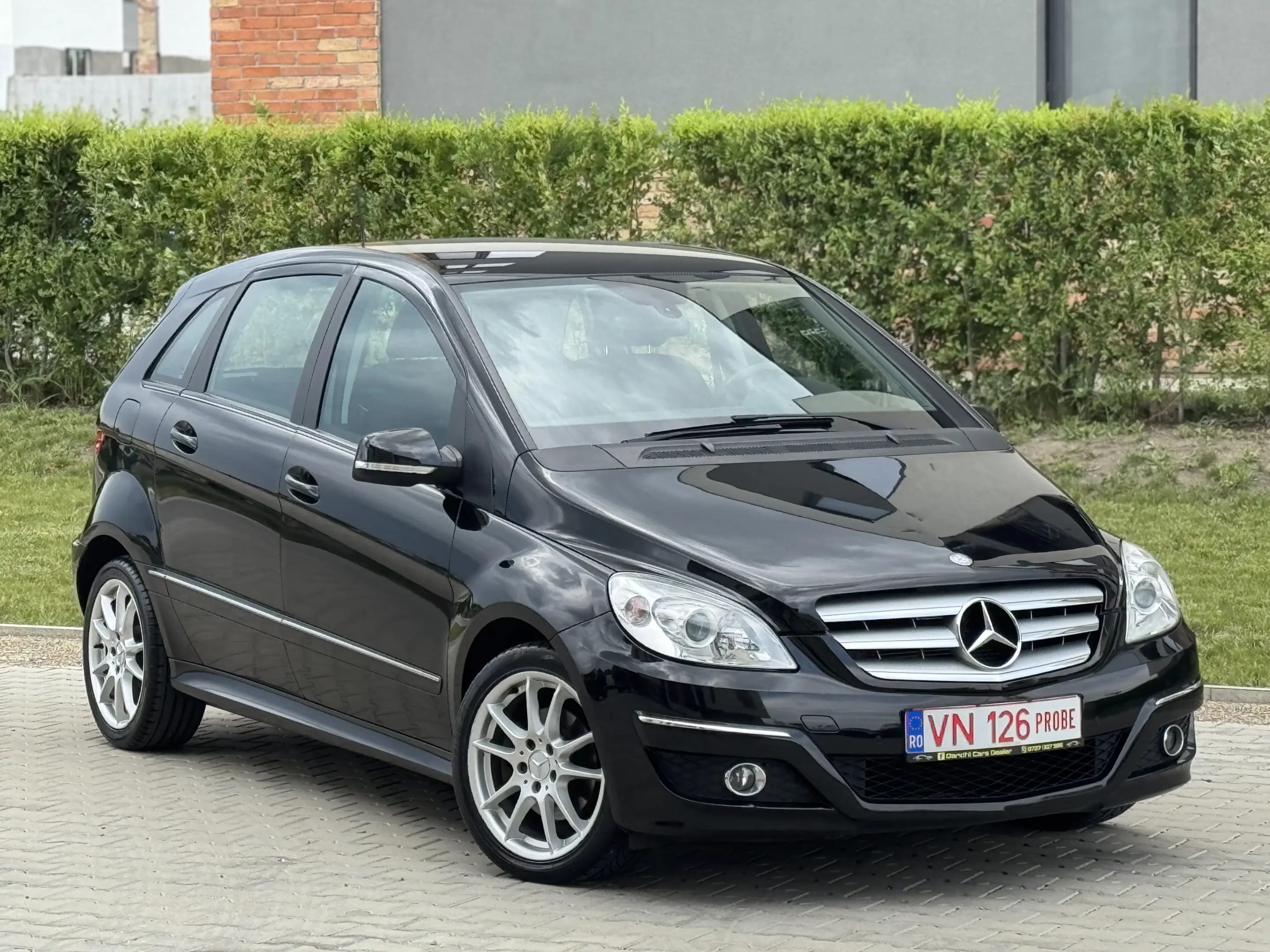 Mercedes-Benz B 180