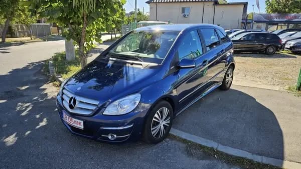 Mercedes-Benz B 180
