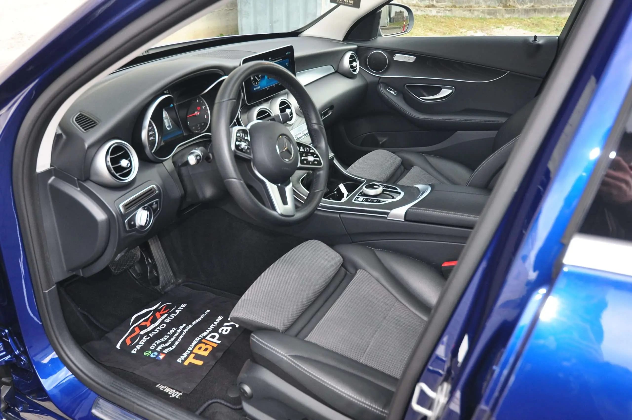 Mercedes-Benz C 220