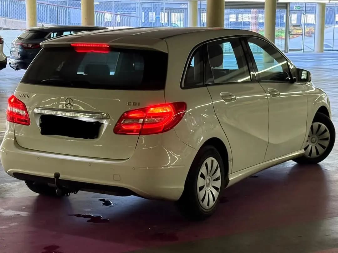 Mercedes-Benz B 180