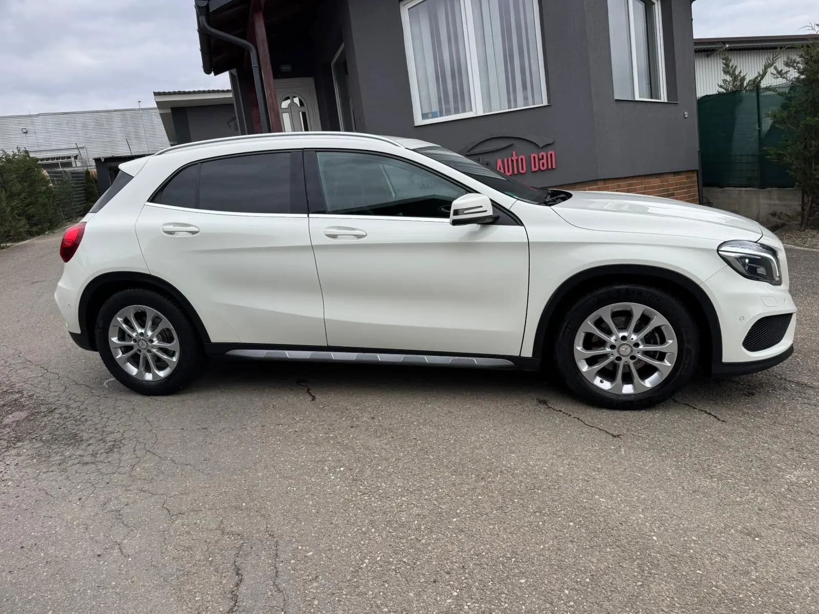 Mercedes-Benz GLA 200